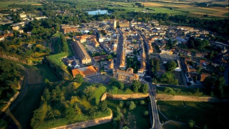 Le Gite Des Geants Le Quesnoy  Eksteriør billede